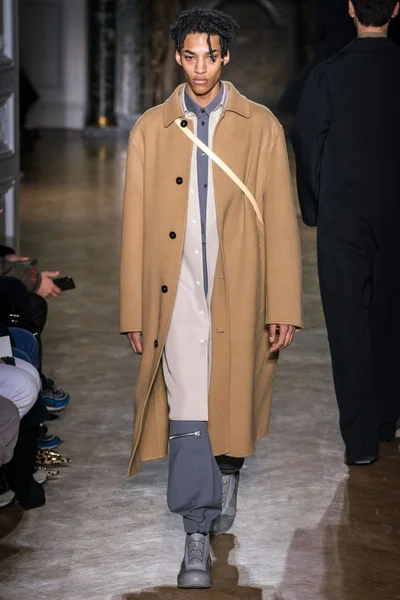 Look 17